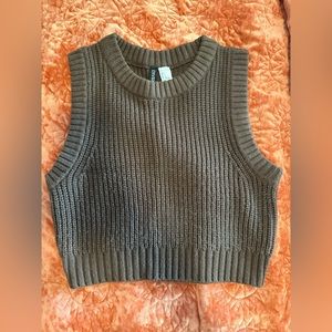 H&M cropped sweater vest